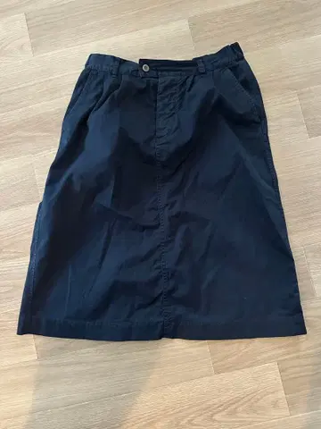 MHL, II 네이비 무릎 기장 코튼 스커트