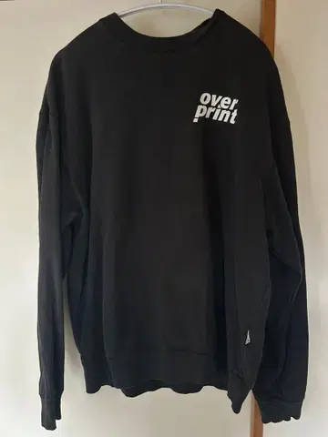 overPrint 블랙 맨투맨