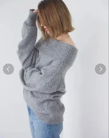 오프숄더 루즈핏 니트