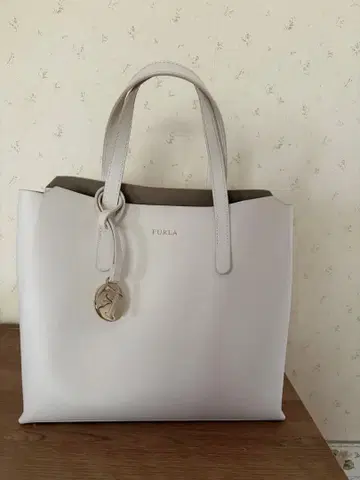 FURLA 화이트 토트백