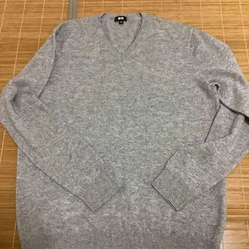 컨디션 최상! 캐시미어 100%(XL) V넥 스웨터 남녀 공용 유니클로