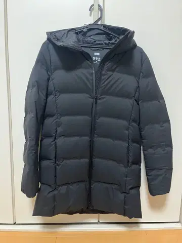 유니클로 심리스 다운 M 사이즈 블랙