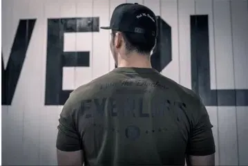 EVERLIFT 올리브 그린 티셔츠