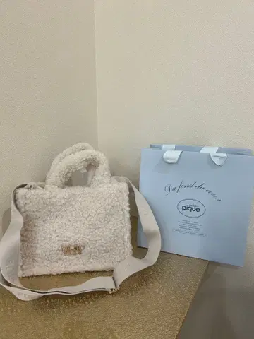 퍼 숄더백 화이트