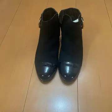 블랙 버클 부티 다이애나