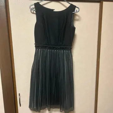 블랙 슬리브리스 원피스 JUSGLITTY 샤샤 스커트