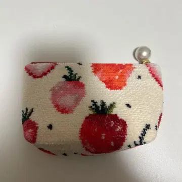 러브러리 바이 페이 스트로베리 도트 아이보리 보트형 파우치