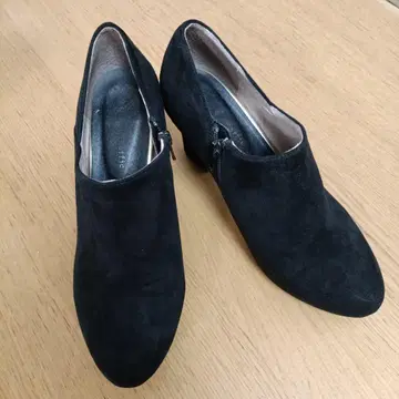 ORiental TRaffic 블랙 스웨이드 부티 힐 8cm