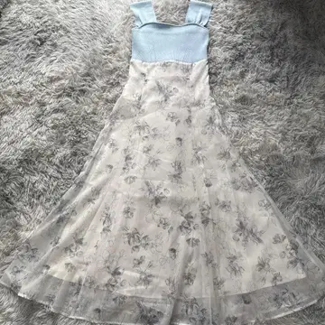 머큐리 듀오 베어 니트 도킹 꽃무늬 백 레이스업 원피스 새상품급