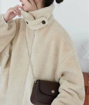 DISCOAT 컬리 퍼 스탠드 블루종 아이보리