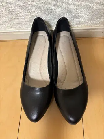 블랙 스틸레토 하이힐