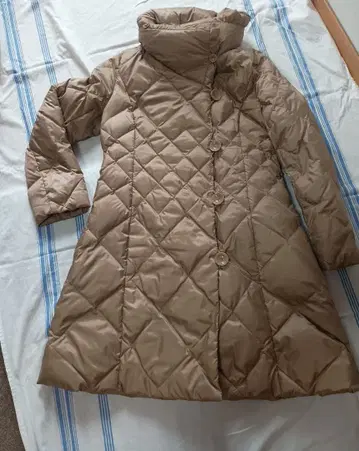 새상품급 CHRISTIAN AUJARD 다운 코트 이토킨