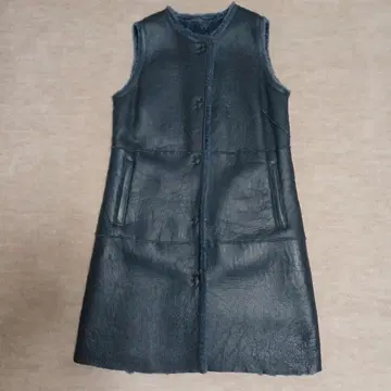 다크 블루 무스탕 코트 슬리브리스