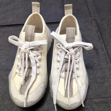 화이트 베이지 통굽 스니커즈