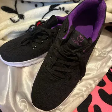 여성용 블랙/퍼플 스니커즈