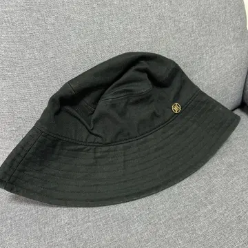 Riu R짱 블랙 버킷햇 골드 컬러 로고 포함