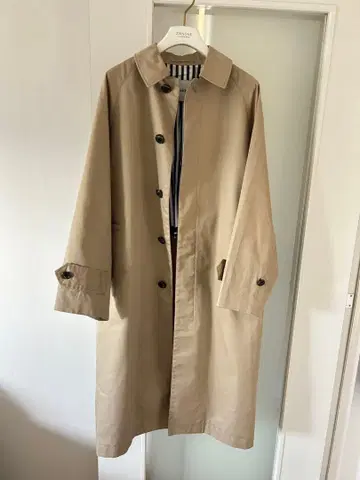 아쿠아 스큐텀 스텐카라 코트