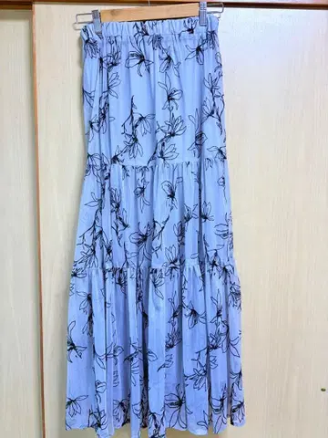 꽃무늬 티어드 롱 스커트 스카이블루