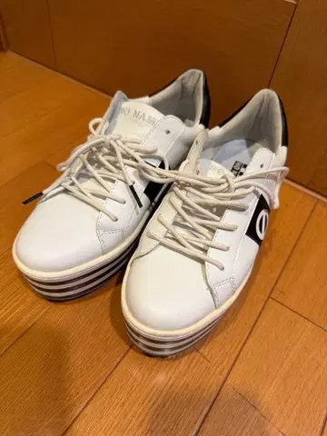 새상품급! NO NAME 통굽 스니커즈