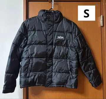 새상품급 클리닝 완료 ALPHA INDUSTRIES 블랙 다운 S