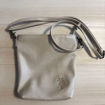 U.S. POLO ASSN. 화이트 가죽 숄더백