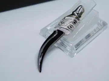 새상품 미사용 아르테미스 클래식 텍스타일 클로 펜던트 탑