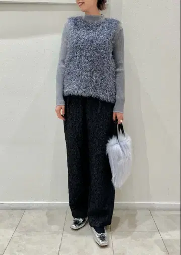 BEAUTY&YOUTH 시착만 한 상품 메탈릭 샤기 니트 베스트