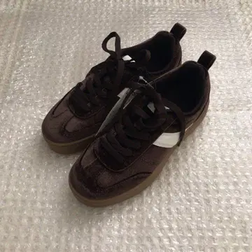 GU 벨로아 스니커즈 다크 브라운