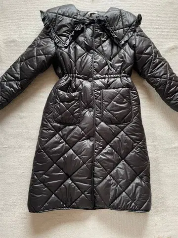 빅 칼라 페플럼 퀼팅 롱 코트 블랙