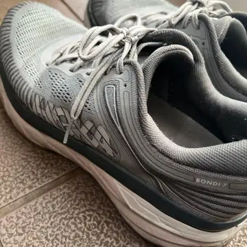 호카 오네오네 본디 7 그레이 러닝화 27cm