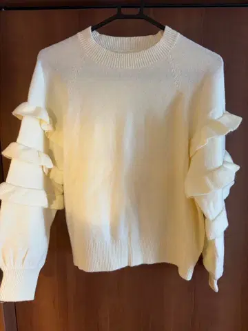 프릴 니트 화이트