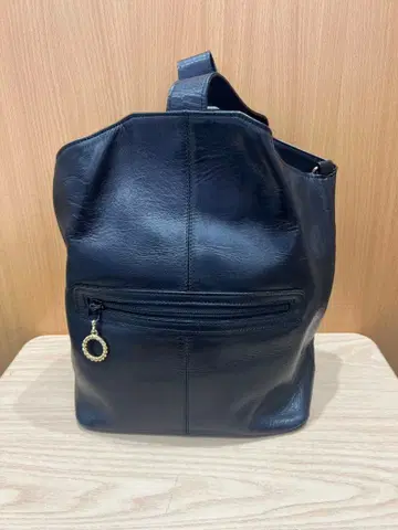 블랙 가죽 백팩