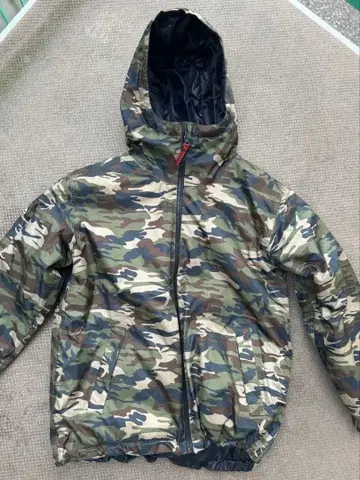 카모 패턴 후드 부착 다운 자켓