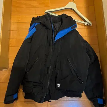 ZARA dhwr 릴랙스 핏 다운 자켓 블랙/파랑