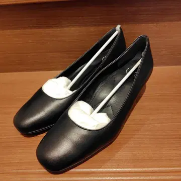 ing 블랙 스무스 가죽 펌프스 중간 힐