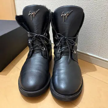 Giuseppe Zanotti 퍼 달린 블랙 가죽 부츠 새상품급