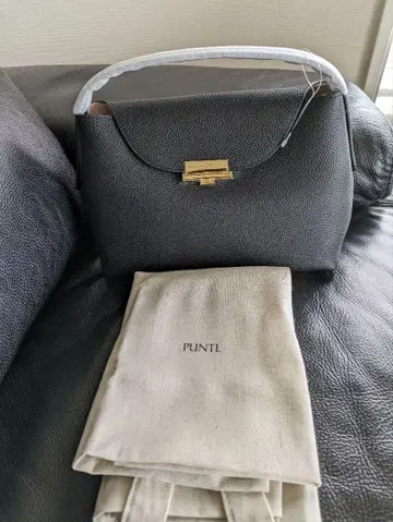 [ 미사용 ] PUNT. 블랙 가죽 핸드백