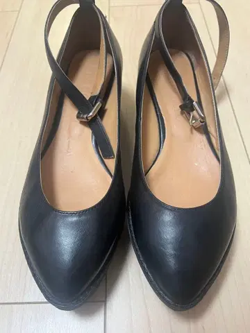 STACCATO 블랙 가죽 펌프스 스트랩 통굽 신발