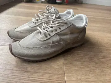 베이지 메쉬 스니커즈