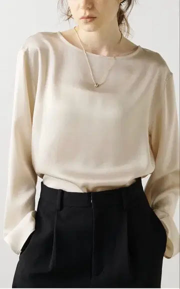 윔 가젯 새틴 보트 블라우스