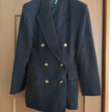 다크 그레이 더블 브레스트 수트