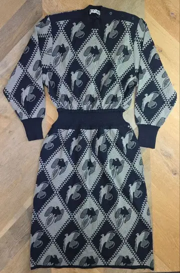 BIKI 새상품급 새 모티브 네이비 니트 원피스 피코네 y44