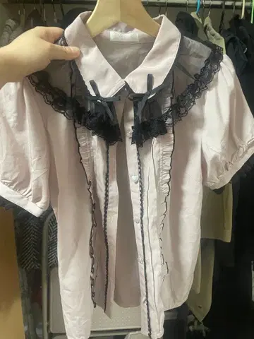 핑크 레이스 장식 반팔 블라우스