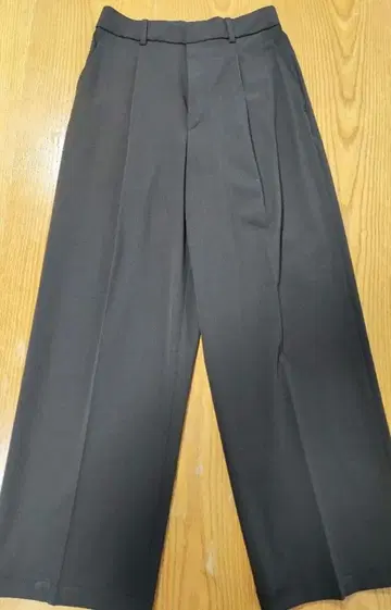 미사용 새상품 UNIQLO 턱 와이드 팬츠 브라운 M 사이즈