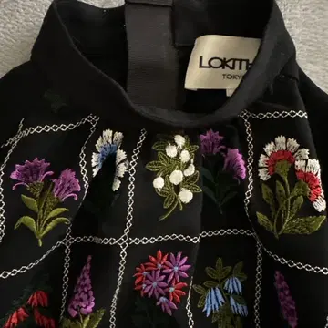 LOKTH 꽃무늬 자수 긴팔 블라우스 사이즈 1