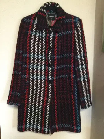 Desigual 데시구알의 따뜻한 코트 안감도 멋져요