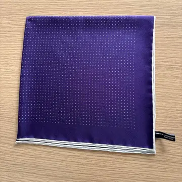 보라색 실크 포켓 치프 도트 패턴