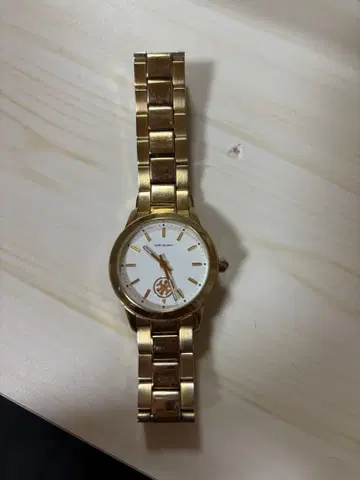 골드 아날로그 시계 화이트 다이얼