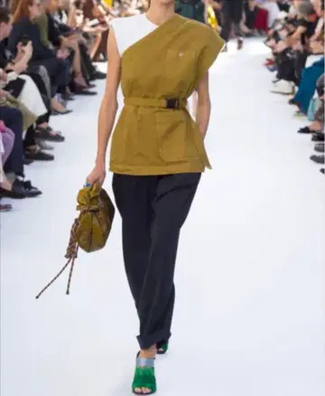 드리스반노튼 원숄더