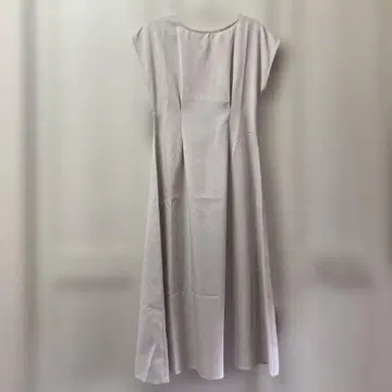 라이트 그레이 슬리브리스 무릎 기장 원피스